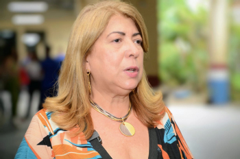 Foto: Diretora Elizabete Aguiar - Foto: Rai Pontes / Ascom Seduc
